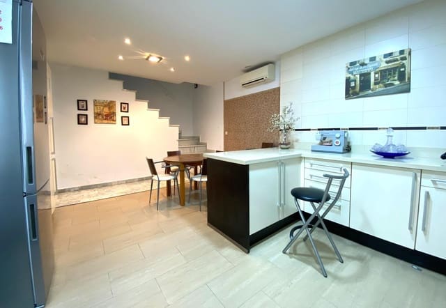 5 bedroom Townhouse for sale in Camas - € 295,000 (Ref: 9374386)