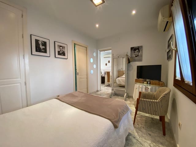 5 bedroom Townhouse for sale in Camas - € 295,000 (Ref: 9374386)