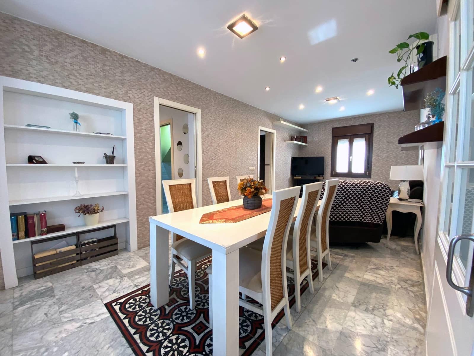 5 bedroom Townhouse for sale in Camas - € 295,000 (Ref: 9374386)