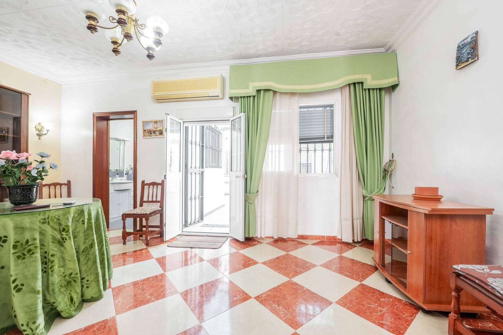 3 bedroom Flat for sale in Seville city - € 165,000 (Ref: 9379147)