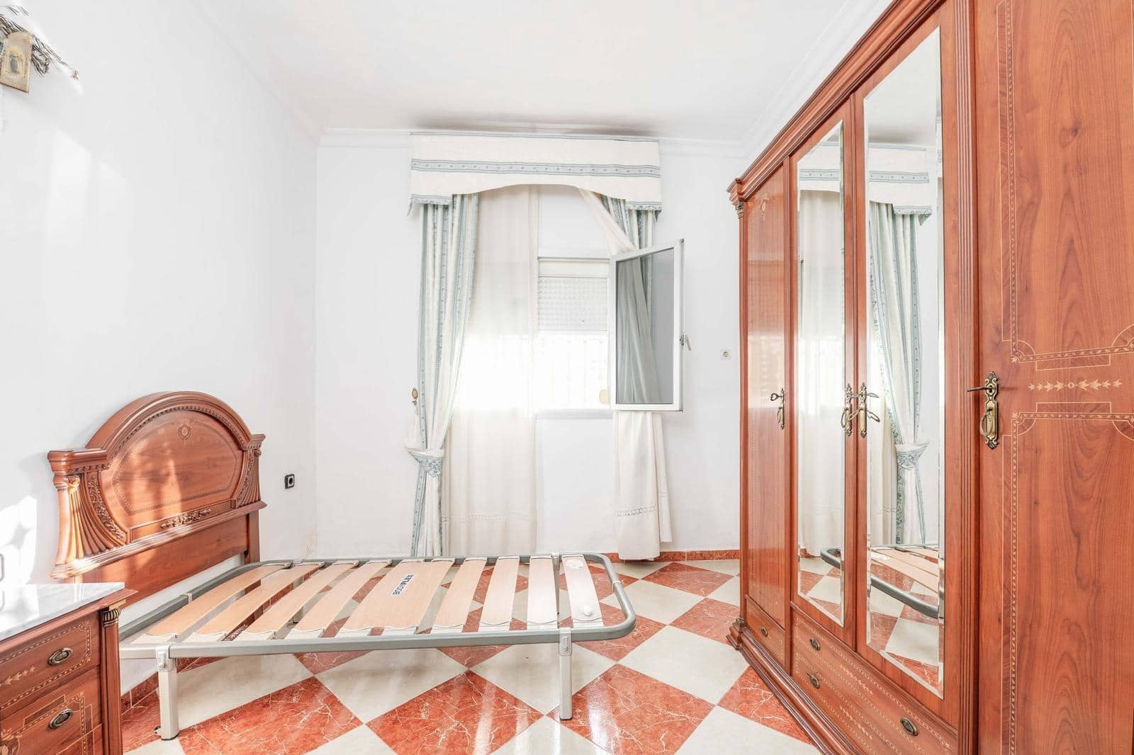 3 bedroom Flat for sale in Seville city - € 165,000 (Ref: 9379147)