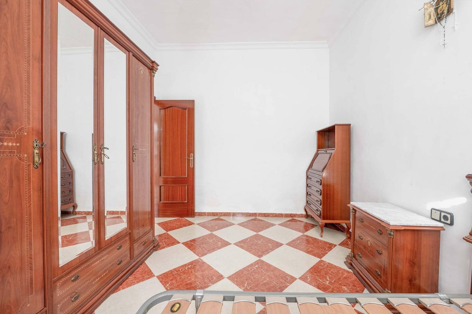 3 bedroom Flat for sale in Seville city - € 165,000 (Ref: 9379147)