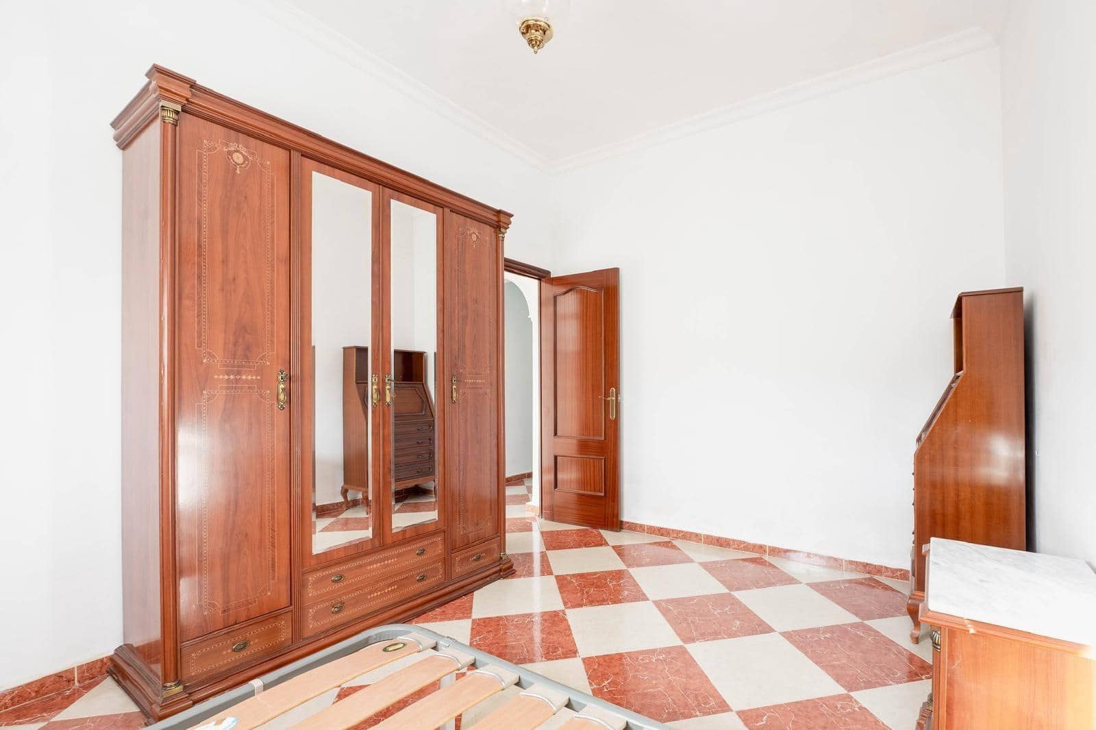 3 bedroom Flat for sale in Seville city - € 165,000 (Ref: 9379147)
