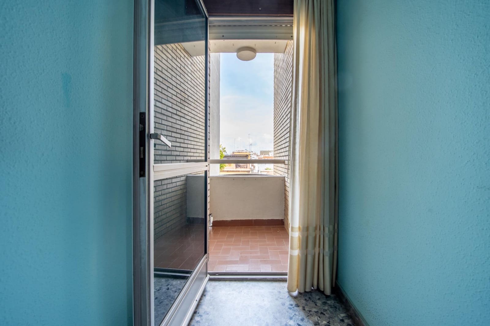 4 bedroom Flat for sale in Seville city with garage - € 480,000 (Ref: 9383054)