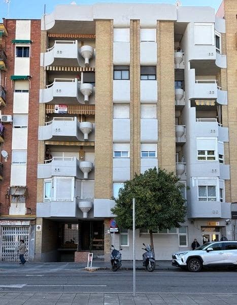 4 Zimmer Wohnung zu verkaufen in Sevilla Stadt mit Garage - 460.000 € (Ref: 9383054)