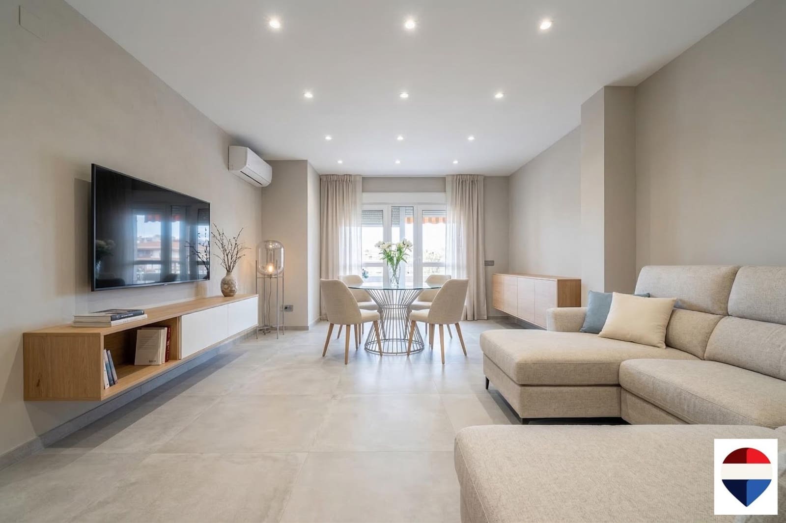 4 Zimmer Wohnung zu verkaufen in Sevilla Stadt mit Garage - 460.000 € (Ref: 9383054)