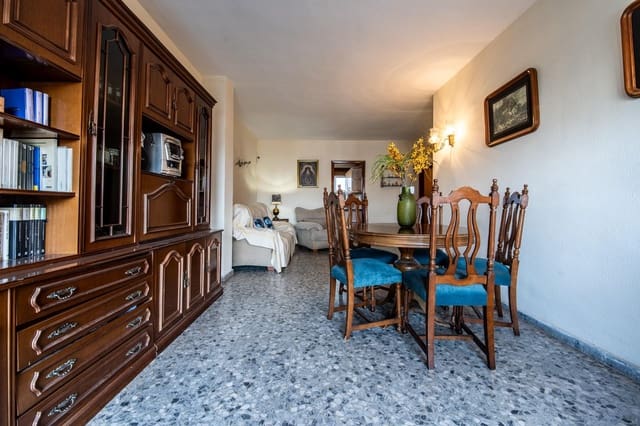 Piso de 4 habitaciones en Nervión, Sevilla ciudad en venta con garaje - 460.000 € (Ref: 9383054)