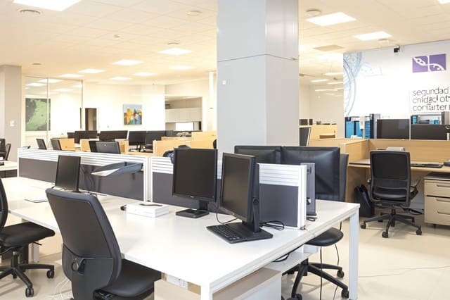 Kommersiell till salu i Palacio Congresos, Urbadiez, Entrepuentes, Jardines del Eden, Sevilla stad med garage - 442 000 € (Ref: 9385730)