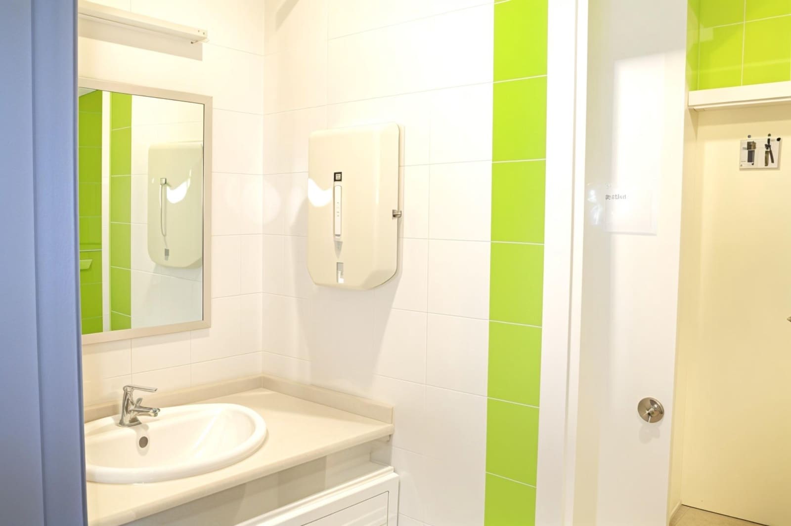 Commercieel te koop in Sevilla stad met garage - € 442.000 (Ref: 9385730)