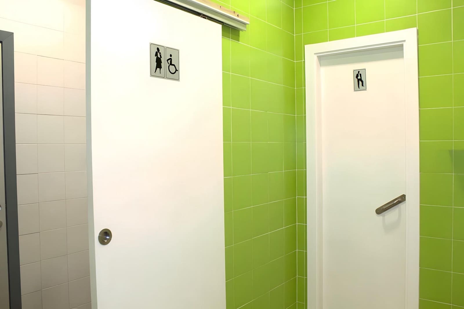 Commercieel te koop in Sevilla stad met garage - € 442.000 (Ref: 9385730)