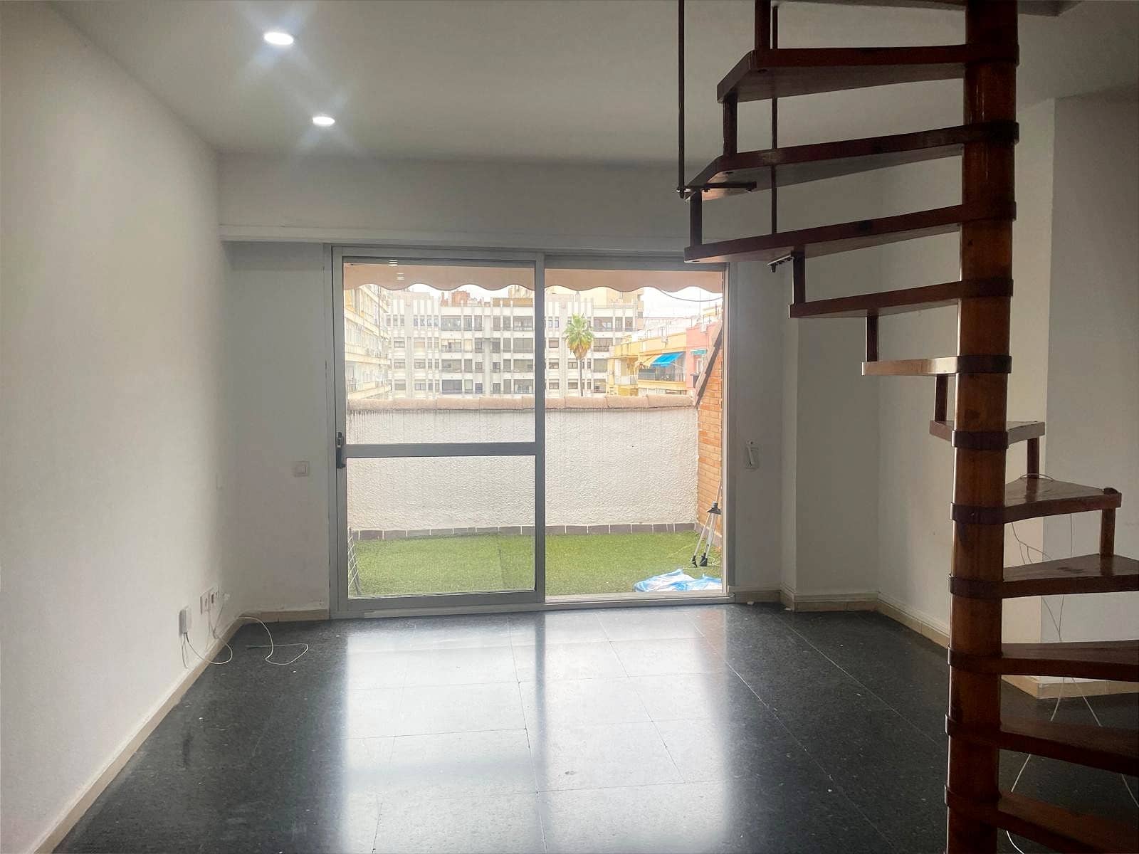 2 slaapkamer Appartement te huur in Sevilla stad - € 1.200 (Ref: 9391004)