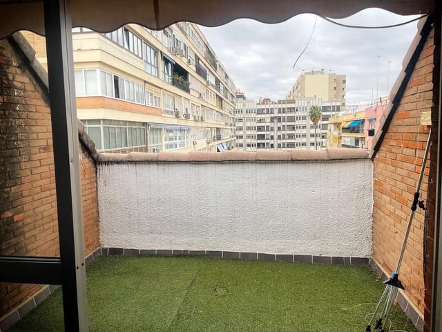 2 slaapkamer Appartement te huur in Sevilla stad - € 1.200 (Ref: 9391004)