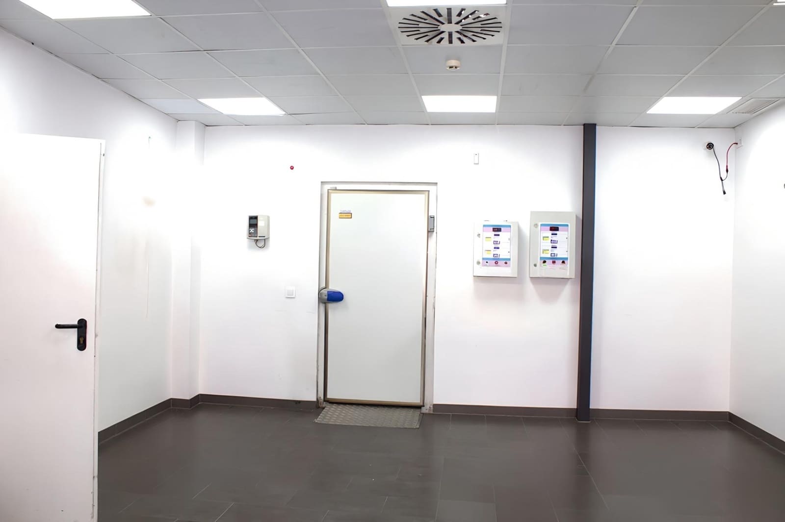 Business for sale in Alcala de Guadaira - € 282,000 (Ref: 9391005)