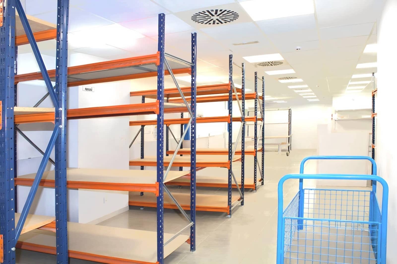 Business for sale in Alcala de Guadaira - € 282,000 (Ref: 9391005)