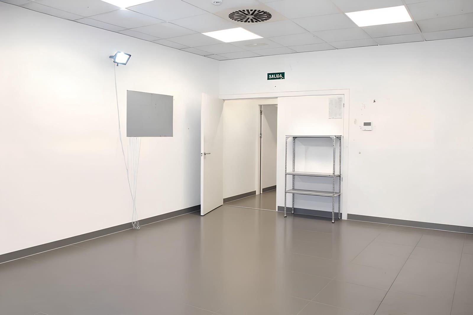 Business for sale in Alcala de Guadaira - € 282,000 (Ref: 9391005)