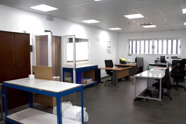 Business for sale in Alcalá de Guadaira - € 282,000 (Ref: 9391005)