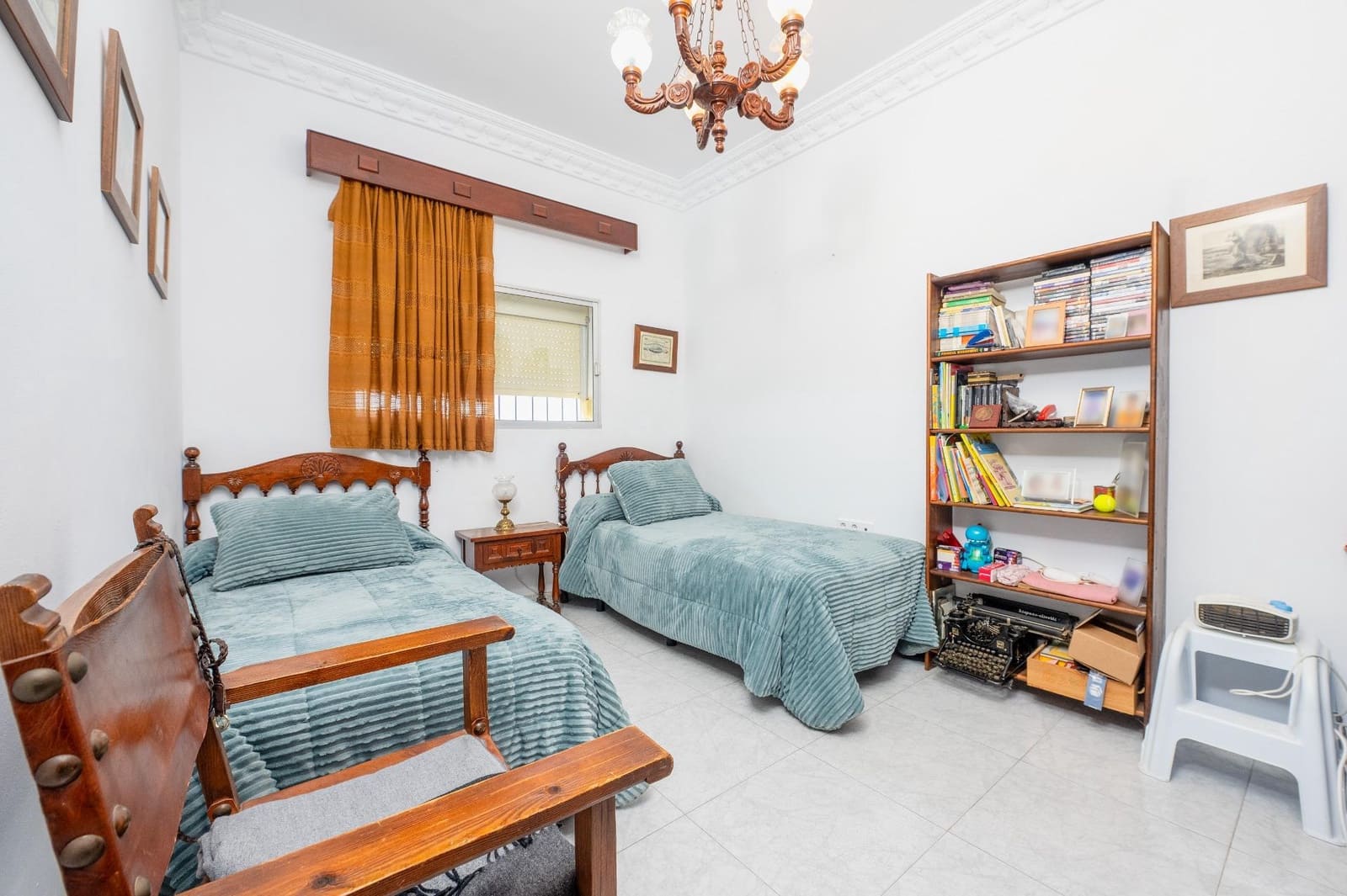 5 quarto Moradia em Banda para venda em Brenes - 300 000 € (Ref: 9396111)