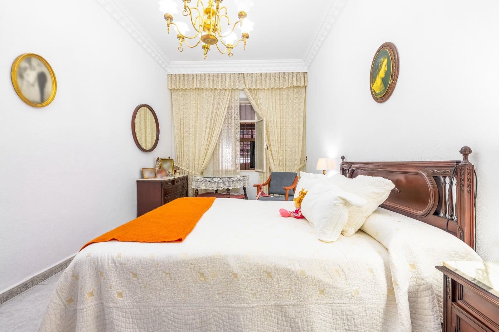 5 quarto Moradia em Banda para venda em Brenes - 300 000 € (Ref: 9396111)