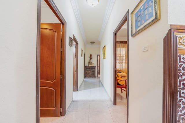 5 slaapkamer Rijtjeshuis te koop in Brenes - € 300.000 (Ref: 9396111)