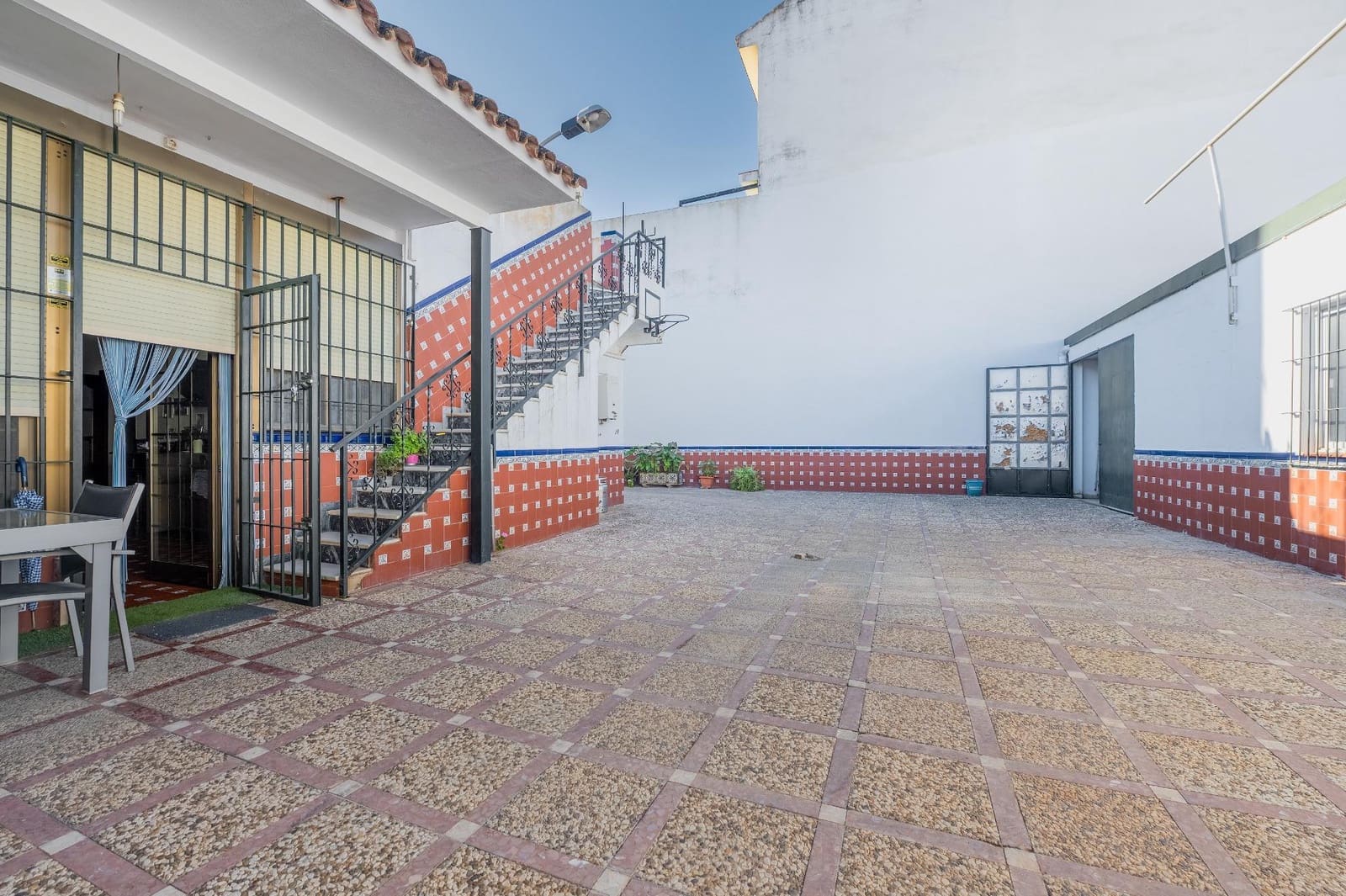 5 bedroom Terraced Villa for sale in Brenes - € 300,000 (Ref: 9396111)