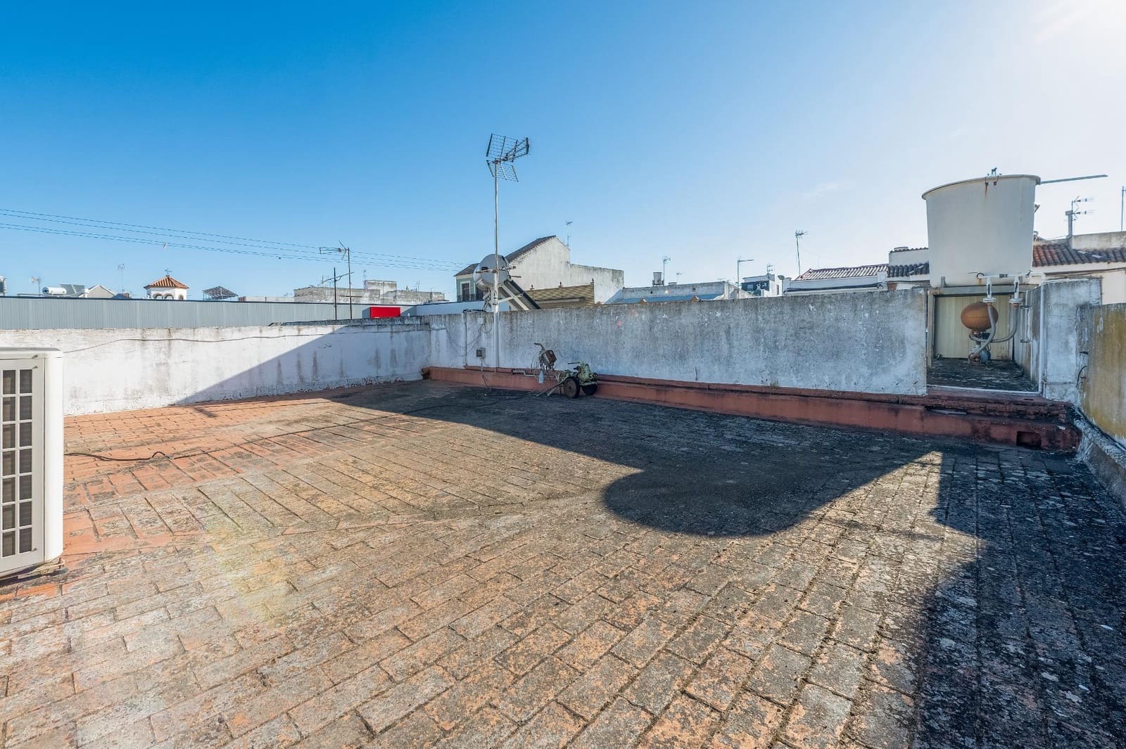 5 bedroom Terraced Villa for sale in Brenes - € 300,000 (Ref: 9396111)