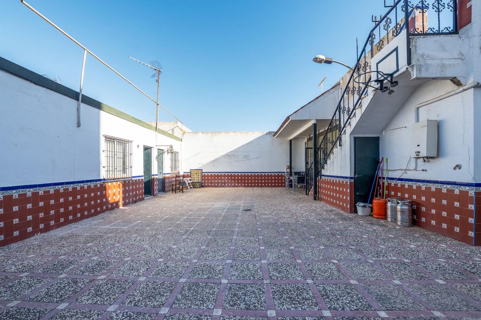 5 bedroom Terraced Villa for sale in Brenes - € 300,000 (Ref: 9396111)