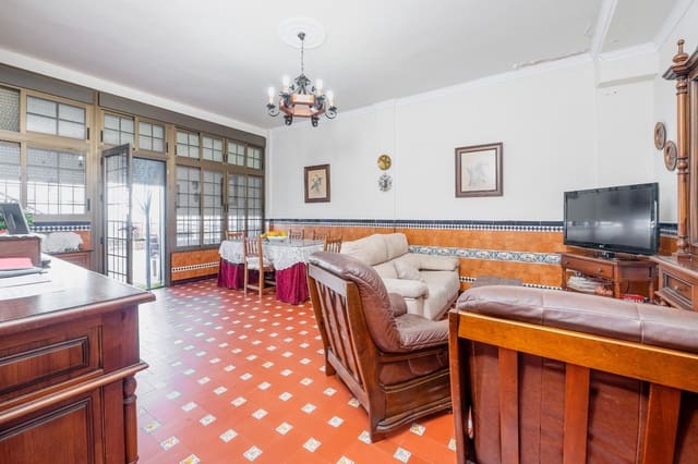 Adosado de 5 habitaciones en Brenes en venta - 300.000 € (Ref: 9396111)