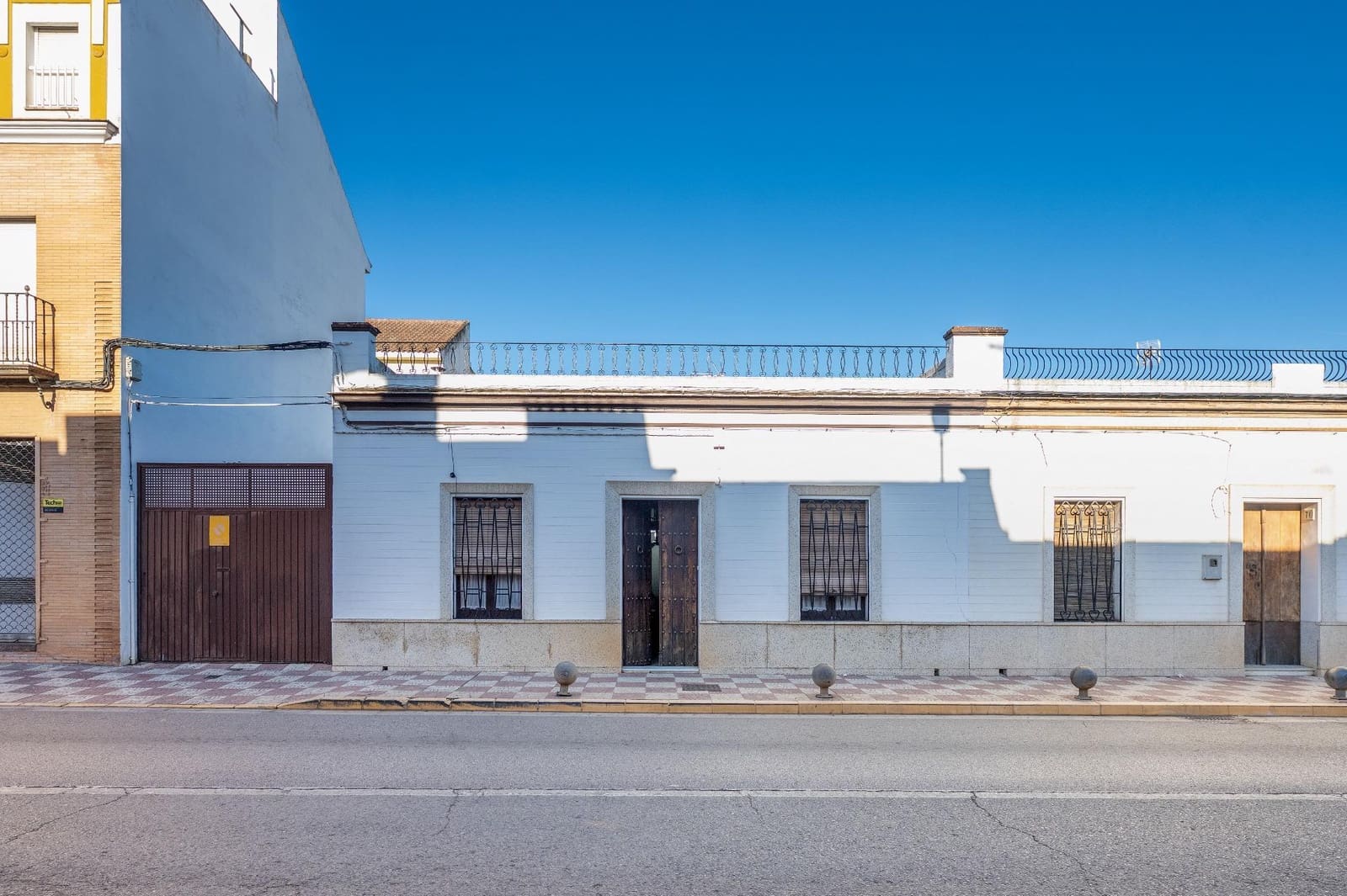 5 quarto Moradia em Banda para venda em Brenes - 300 000 € (Ref: 9396111)