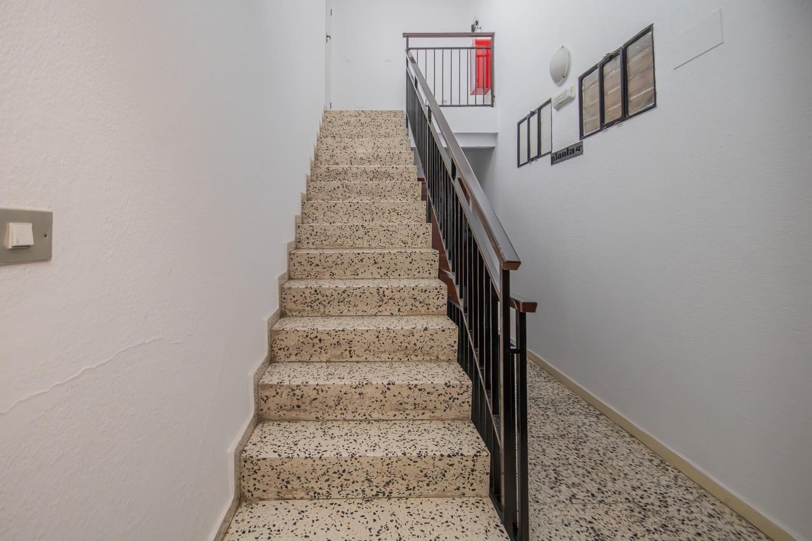3 slaapkamer Flat te koop in Sevilla stad - € 160.000 (Ref: 9396112)