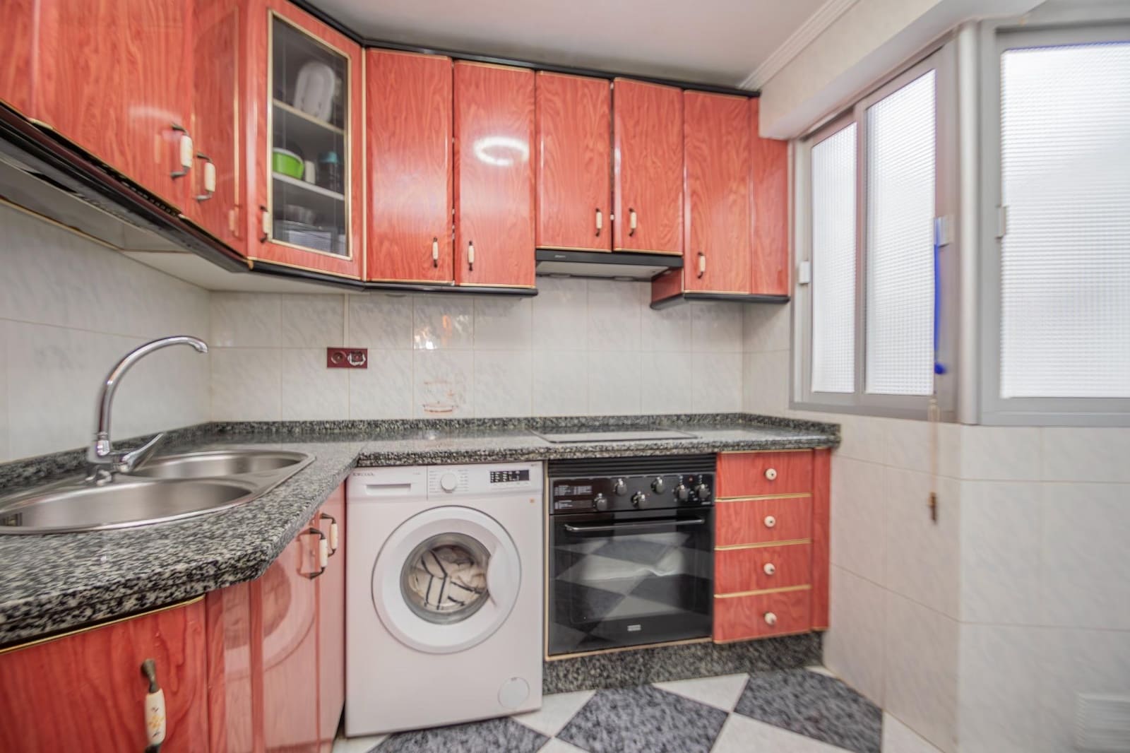 3 makuuhuone Asunto myytävänä paikassa Sevilla kaupunki - 160 000 € (Ref: 9396112)