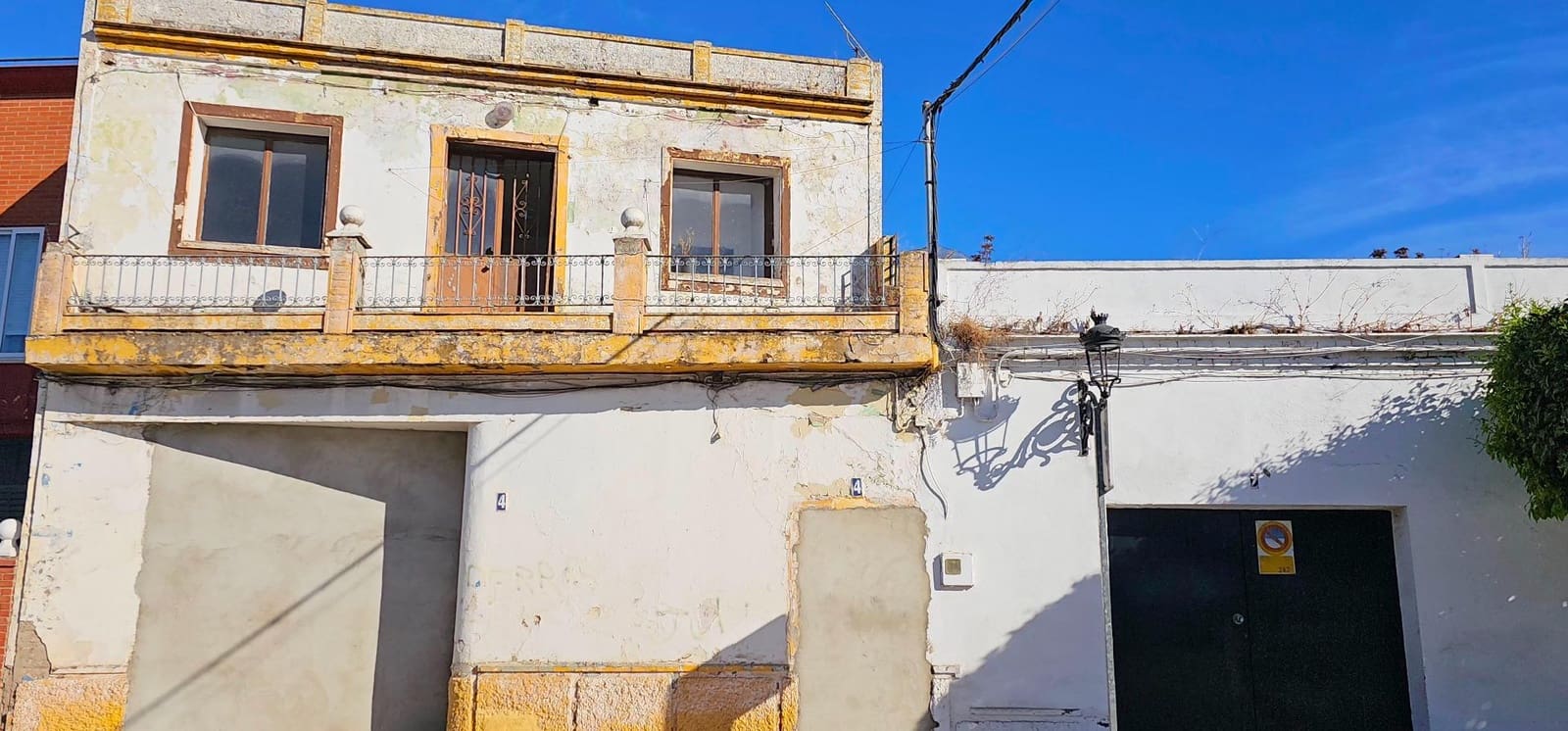 Terraced Villa for sale in La Algaba - € 300,000 (Ref: 9396113)