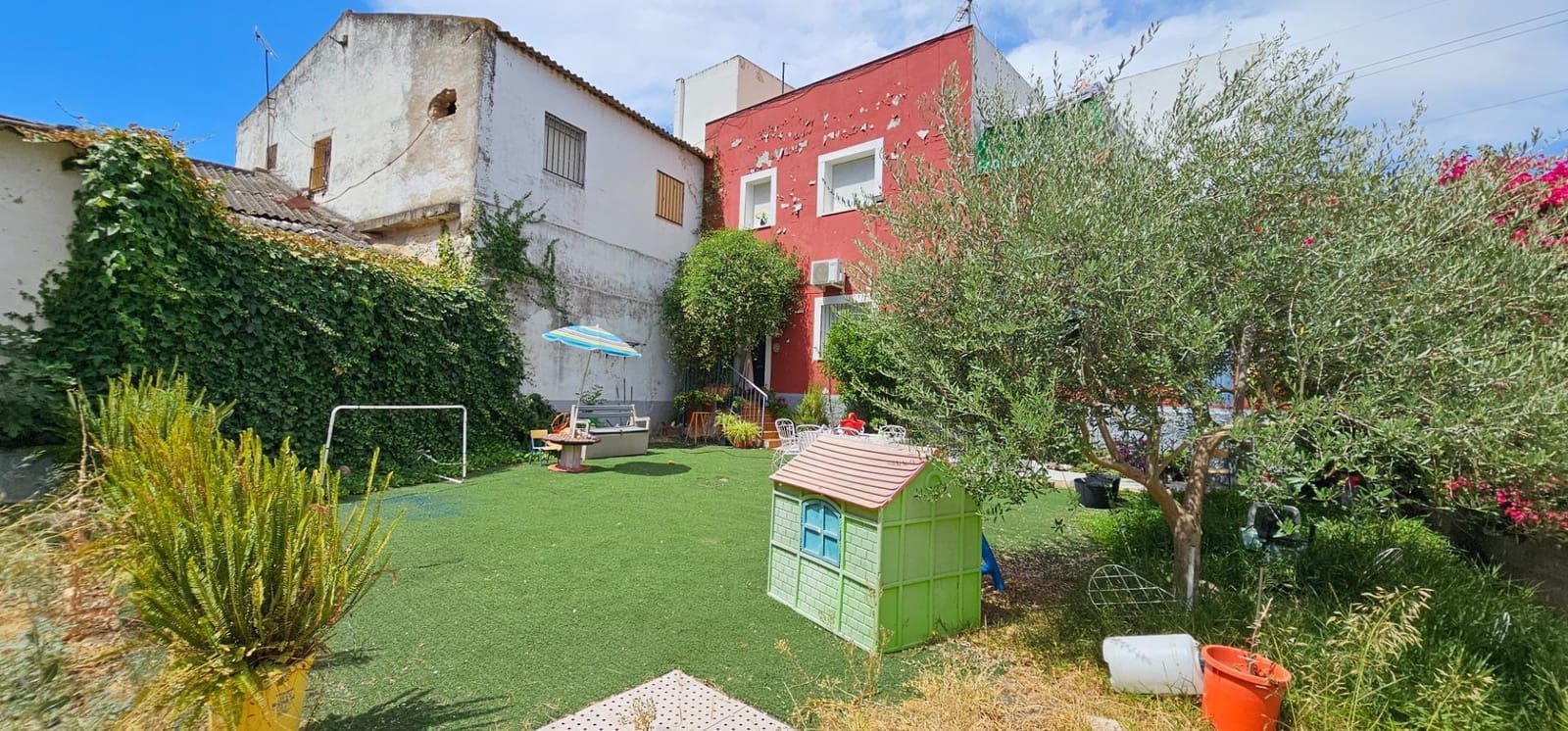 Rækkehus til salg i La Algaba - € 250.000 (Ref: 9396113)