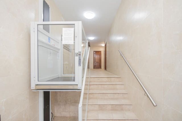 3 makuuhuone Asunto myytävänä paikassa Sevilla kaupunki - 195 000 € (Ref: 9401272)