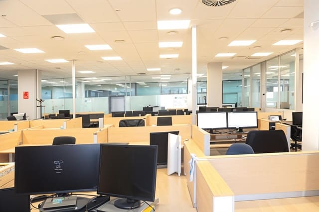 Oficina en Palacio Congresos, Urbadiez, Entrepuentes, Jardines del Eden, Sevilla ciudad en venta con garaje - 442.000 € (Ref: 9401273)
