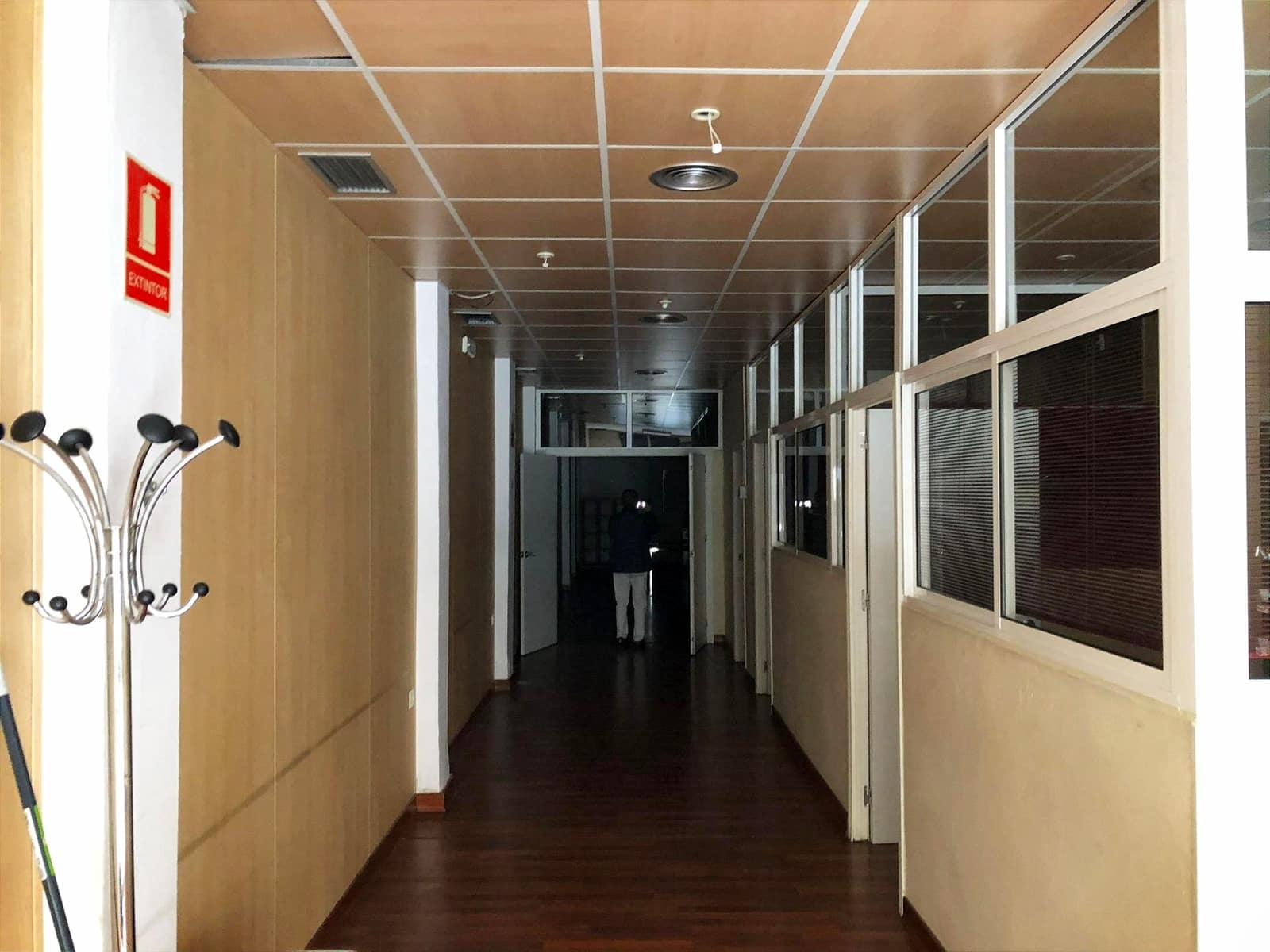Local Comercial de 5 habitaciones en Sevilla ciudad en alquiler - 1.000 € (Ref: 9403501)