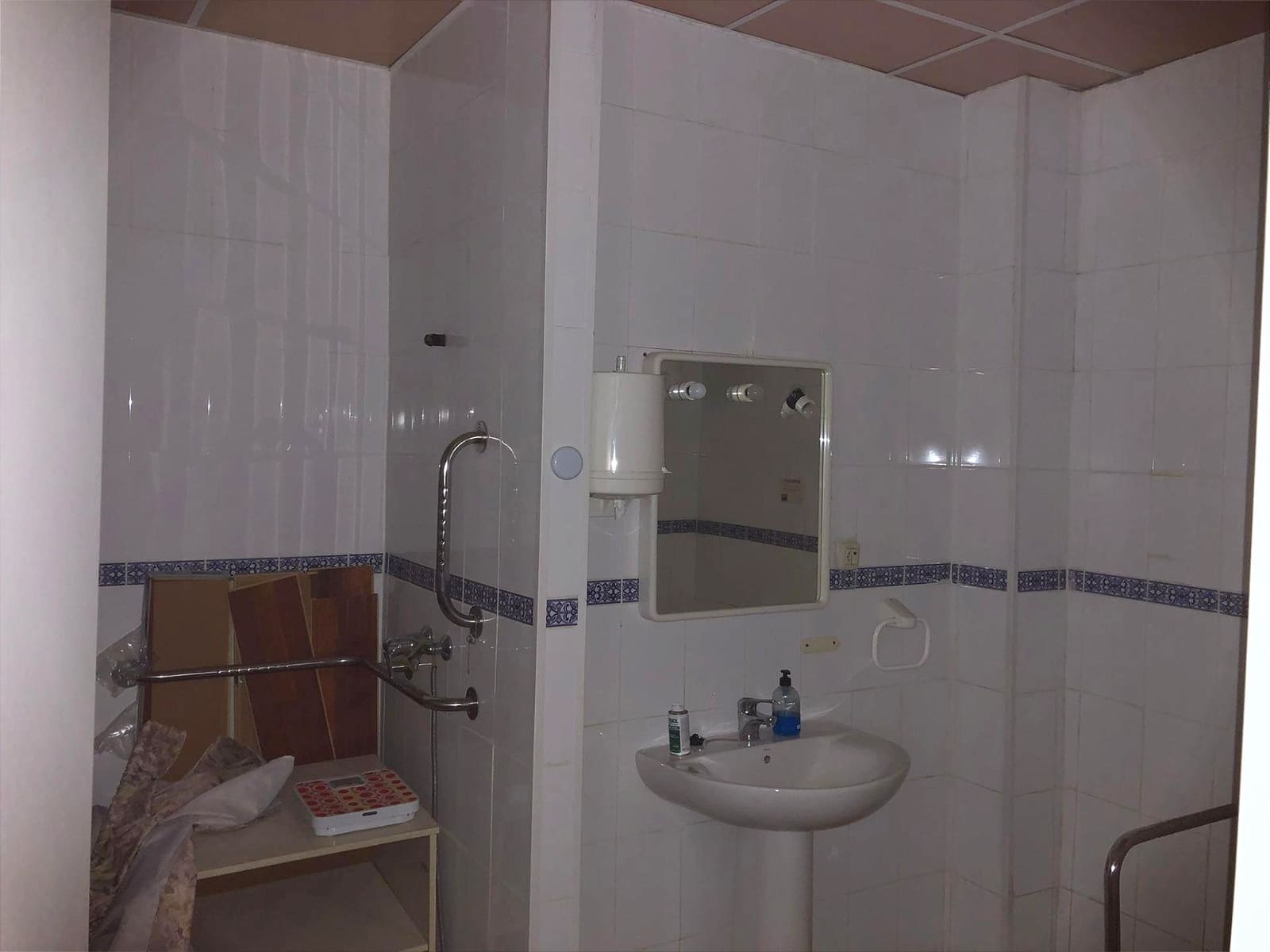 Local Comercial de 5 habitaciones en Sevilla ciudad en alquiler - 1.000 € (Ref: 9403501)