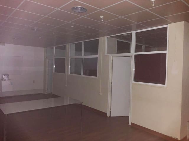 5 Zimmer Gewerbe zu vermieten in Sevilla Stadt - 1.000 € (Ref: 9403501)