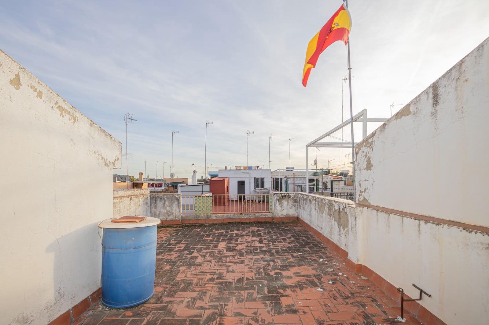 3 bedroom Terraced Villa for sale in Seville city with garage - € 125,000 (Ref: 9406731)