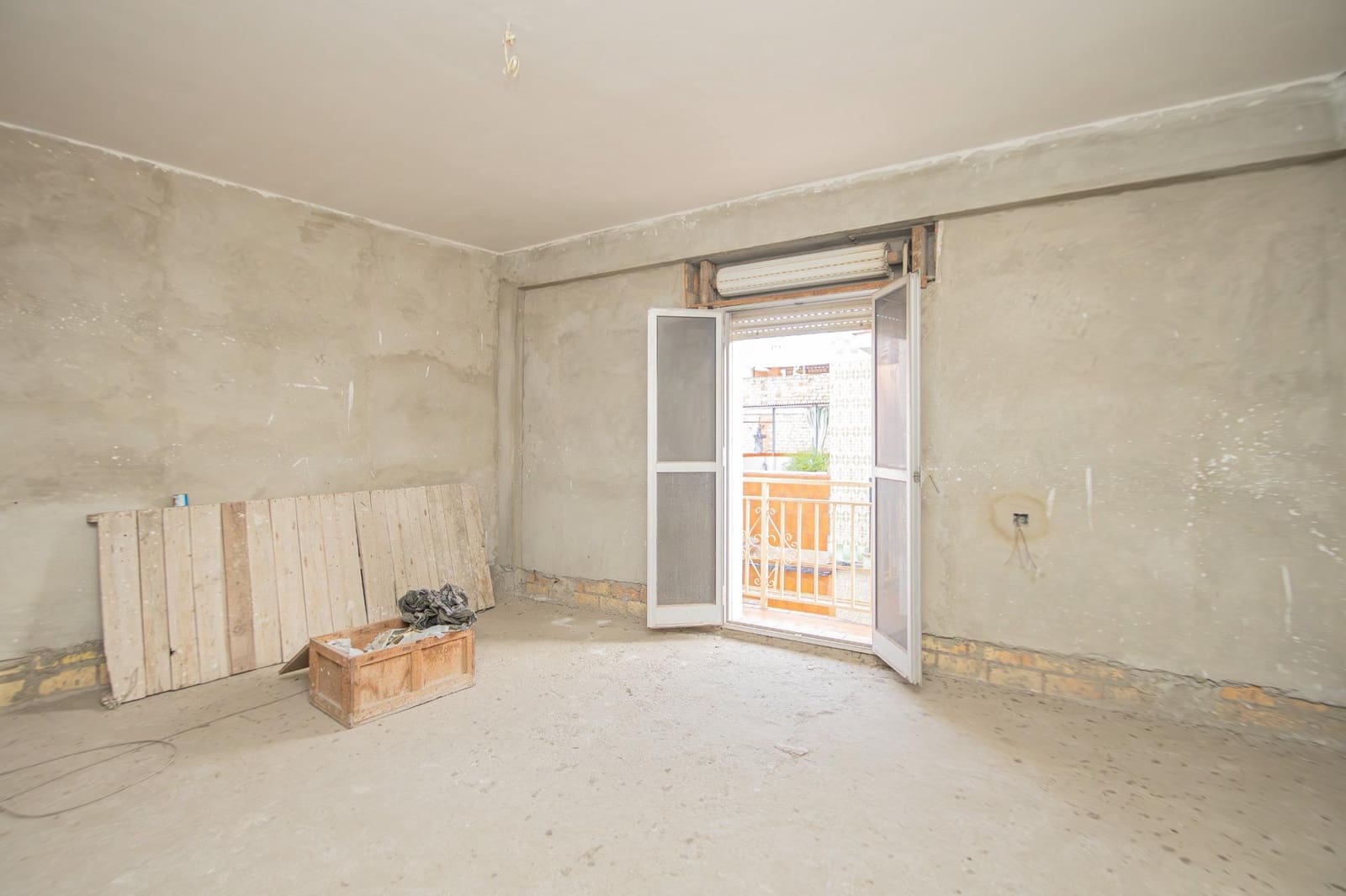 3 bedroom Terraced Villa for sale in Seville city with garage - € 125,000 (Ref: 9406731)