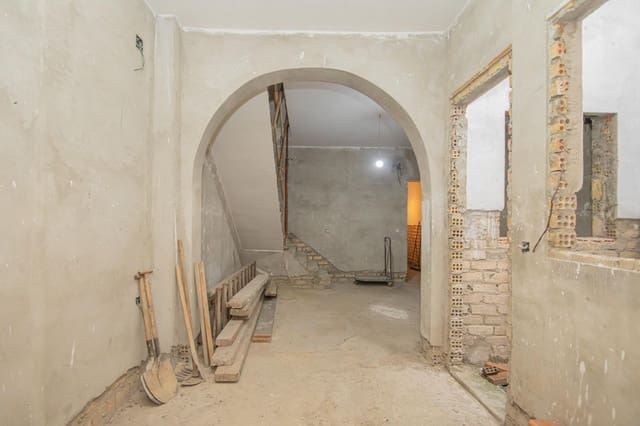 3 soveværelse Rækkehus til salg i Sevilla by med garage - € 125.000 (Ref: 9406731)