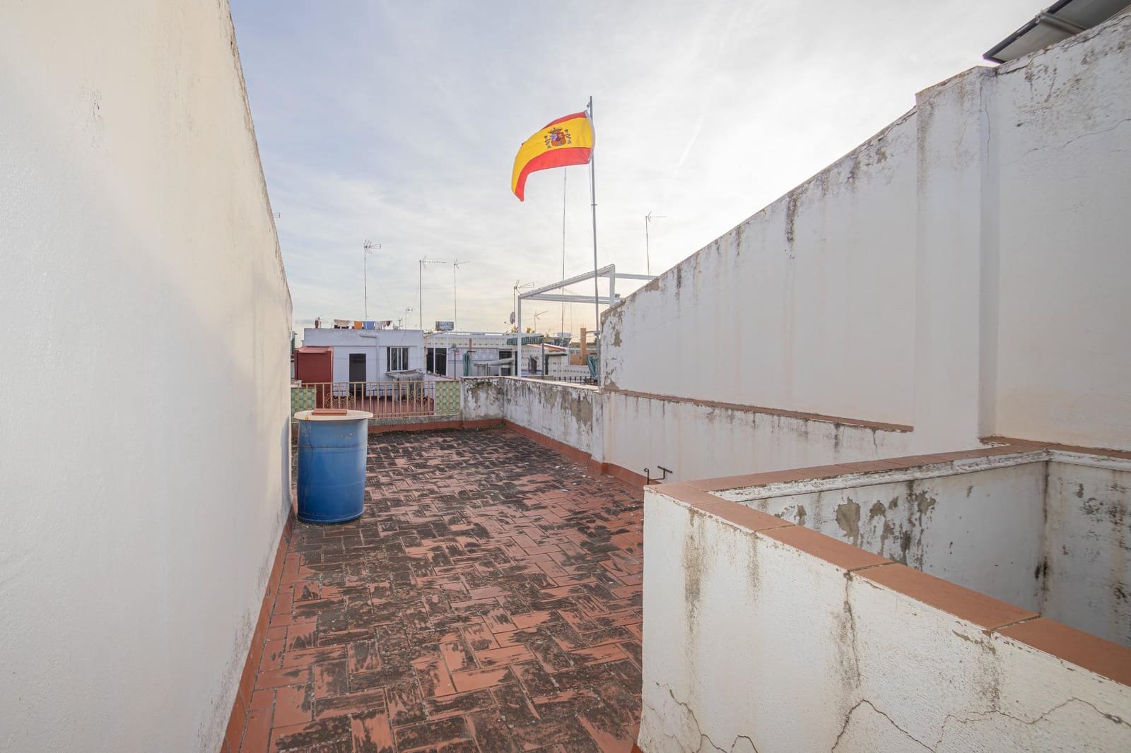 3 bedroom Terraced Villa for sale in Seville city with garage - € 125,000 (Ref: 9406731)