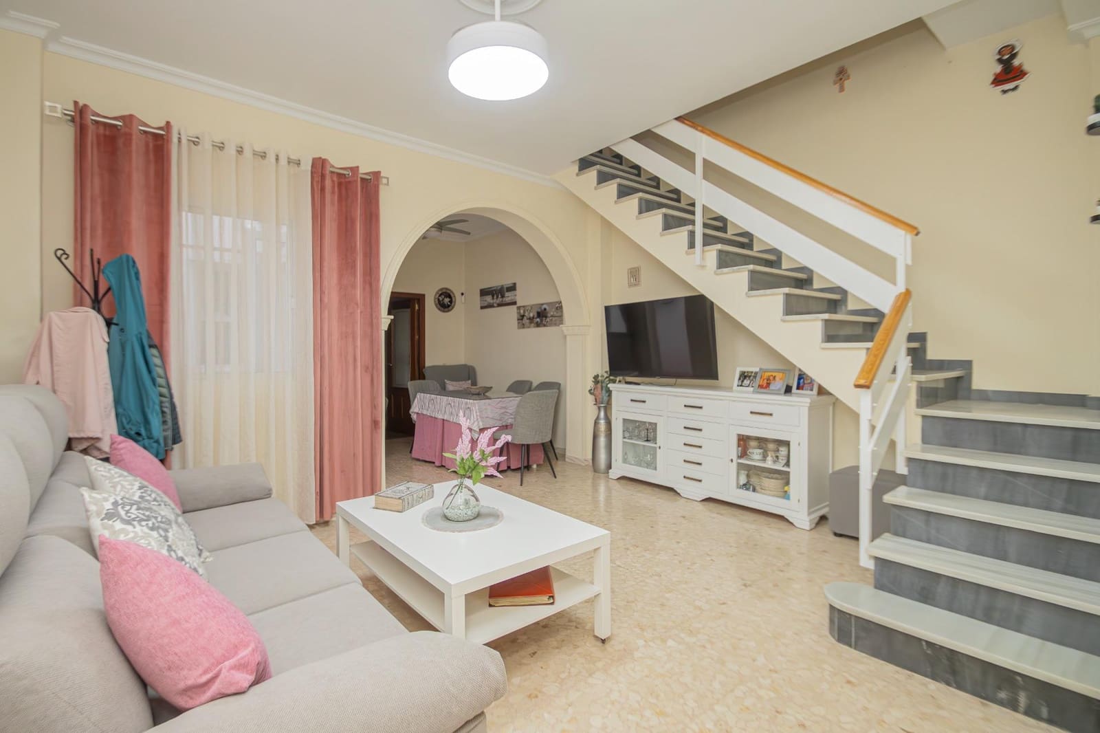 3 bedroom Terraced Villa for sale in Seville city with garage - € 125,000 (Ref: 9406731)