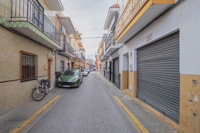 3 soveværelse Rækkehus til salg i Sevilla by med garage - € 125.000 (Ref: 9406731)