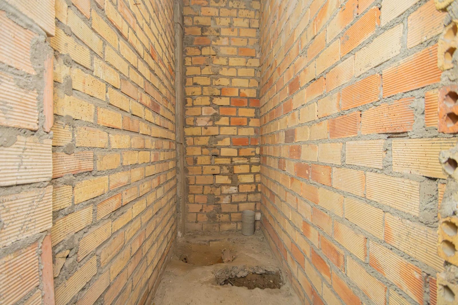 3 bedroom Terraced Villa for sale in Seville city with garage - € 125,000 (Ref: 9406731)