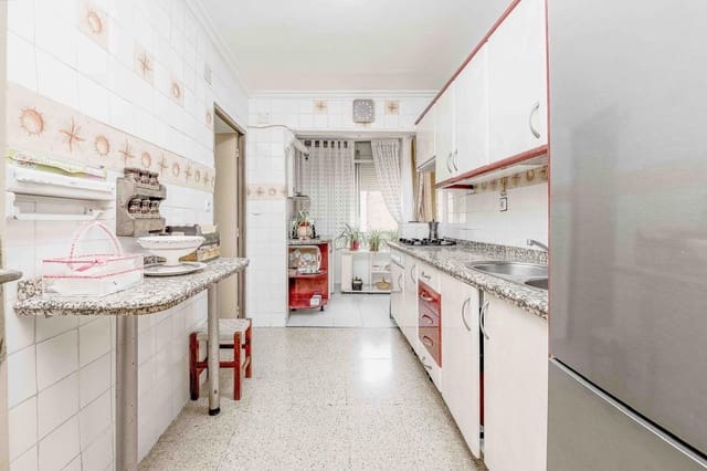 3 bedroom Flat for sale in Seville city - € 100,000 (Ref: 9417687)