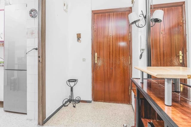 3 bedroom Flat for sale in Seville city - € 100,000 (Ref: 9417687)