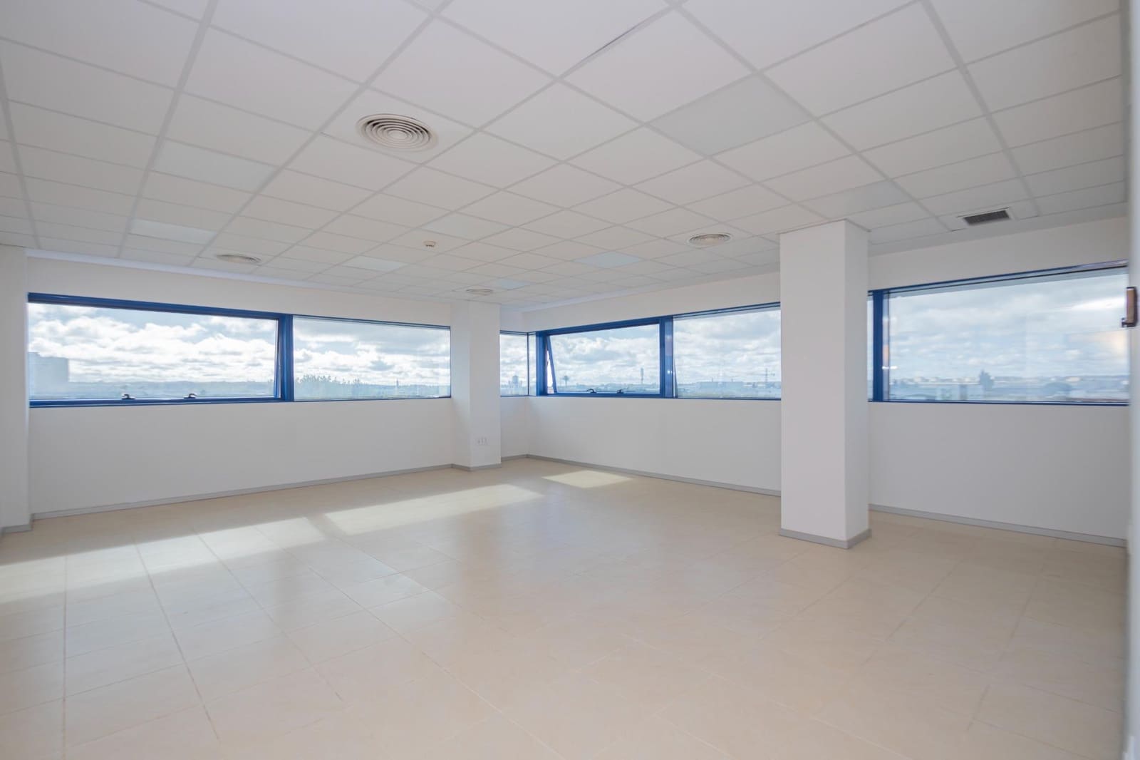 Biuro na sprzedaż w Miasto Sewilla - 51 000 € (Ref: 9419884)