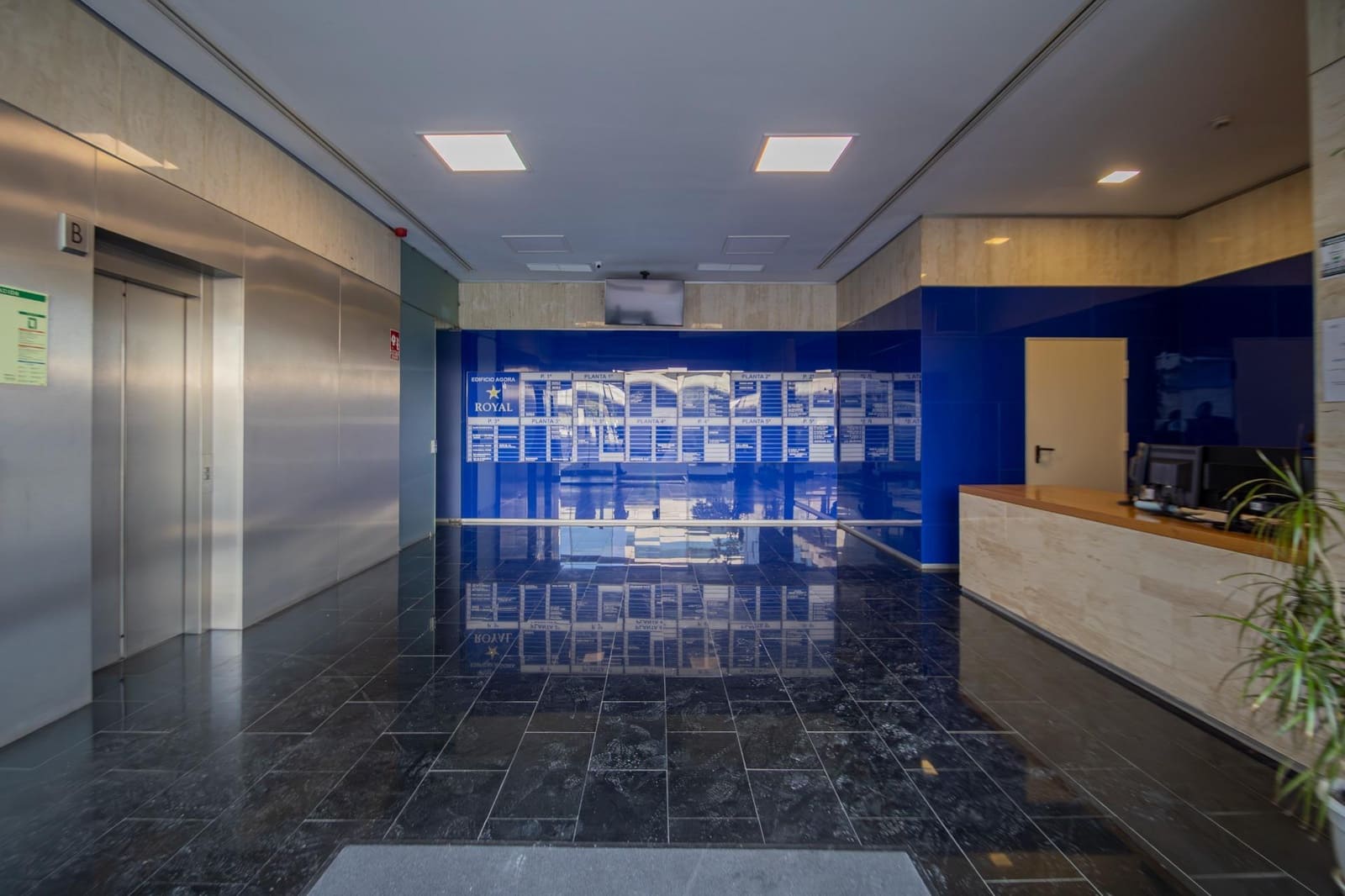 Office for sale in Seville city - € 46,000 (Ref: 9419884)