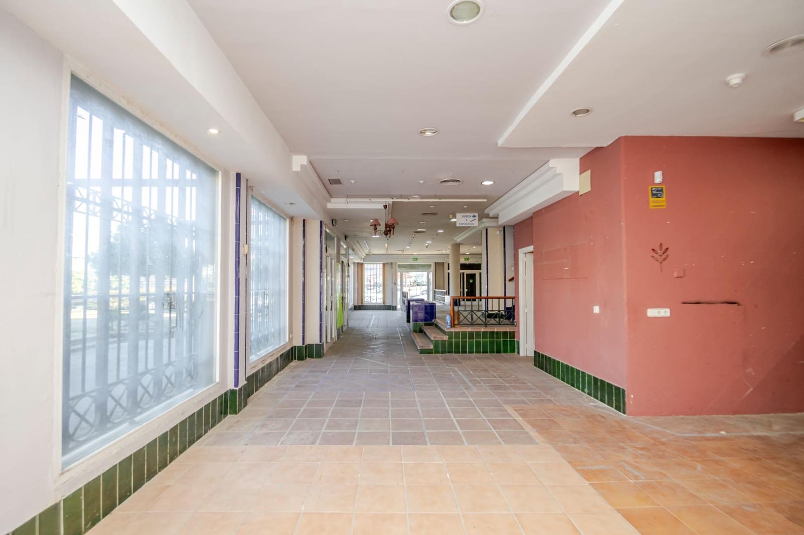 3 bedroom Commercial for sale in Mairena del Aljarafe - € 600,000 (Ref: 9431148)