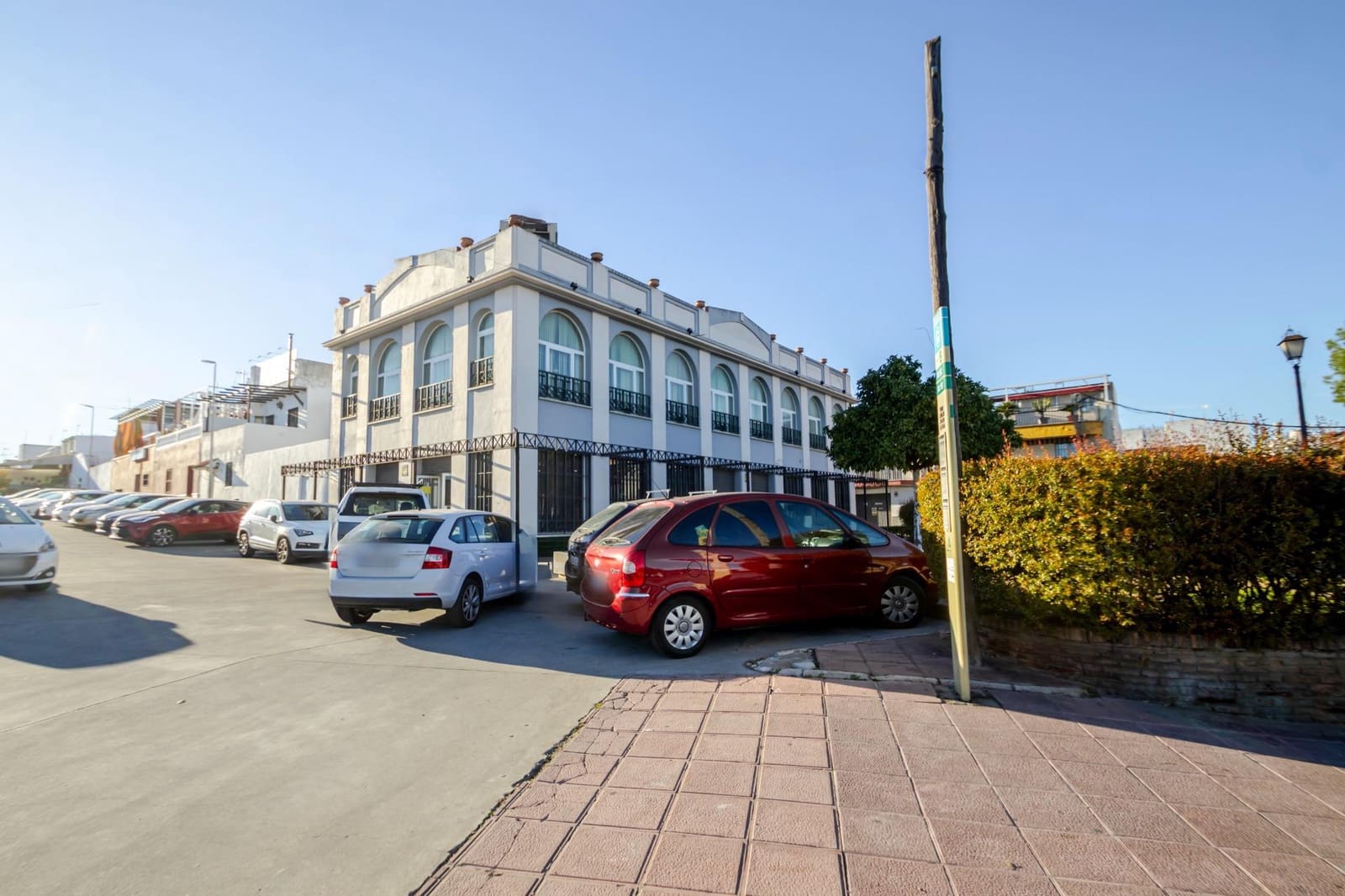 3 bedroom Commercial for sale in Mairena del Aljarafe - € 600,000 (Ref: 9431148)